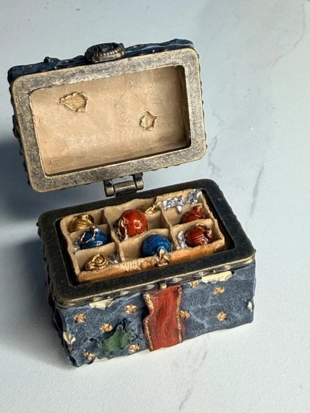 Boyds Bears & Friends Uncle Bean’s Treasure Box Topper’s Ornament Box sku029